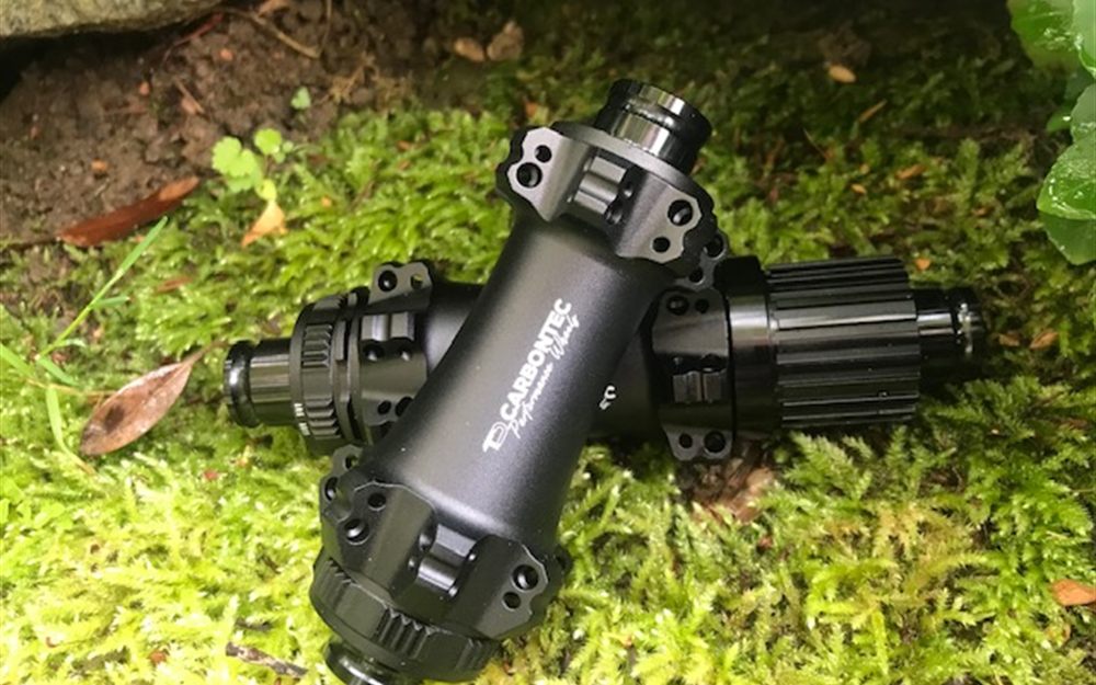 Naben mit Carbontec-Gravur